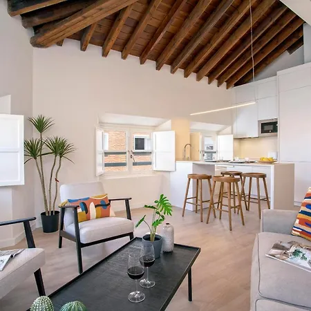 Apartamentos Thyssen Cisneros By Rent Me Malaga Exterior photo