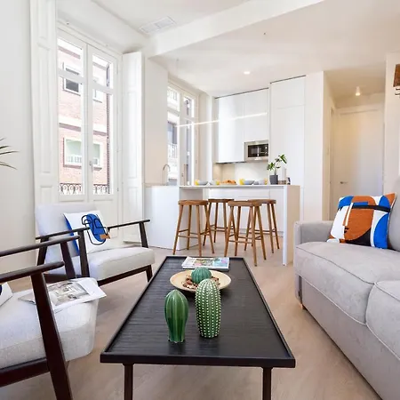 Apartamentos Thyssen Cisneros By Rent Me Malaga Exterior photo