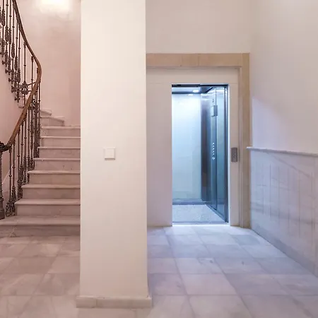 Apartamentos Thyssen Cisneros By Rent Me Malaga Exterior photo